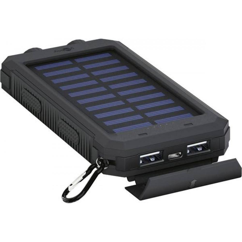 powerbank solare goobay in uso con ricarica smartphone e torcia led accesa