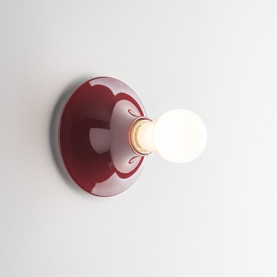 applique artemide teti bordeaux e27 vista installata a parete applique da parete artemide teti bordeaux con lampadina e27